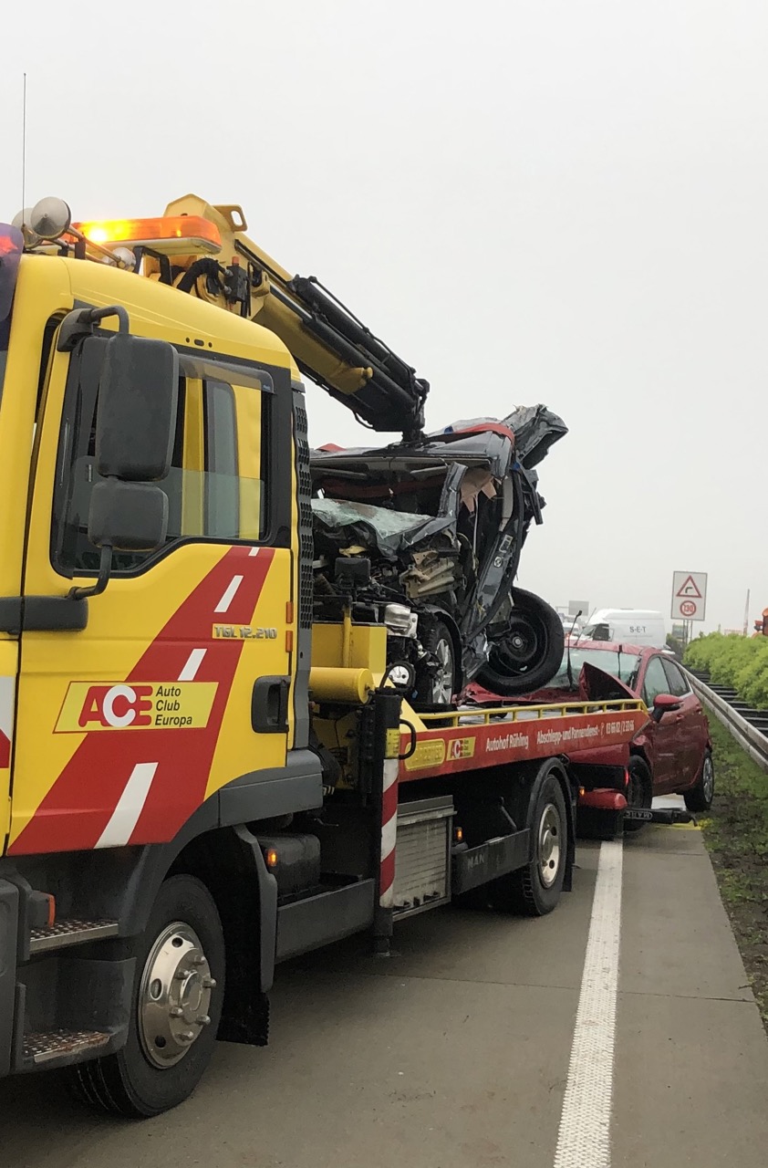 Ein Auto wird abgeschleppt